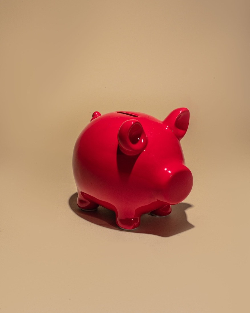 A piggy bank - symbolising the discussion of salary in a private household.
